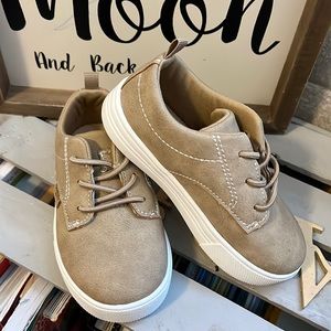OshKosh Bgosh Putney toddler shoes size 7 also in brand new condition never worn